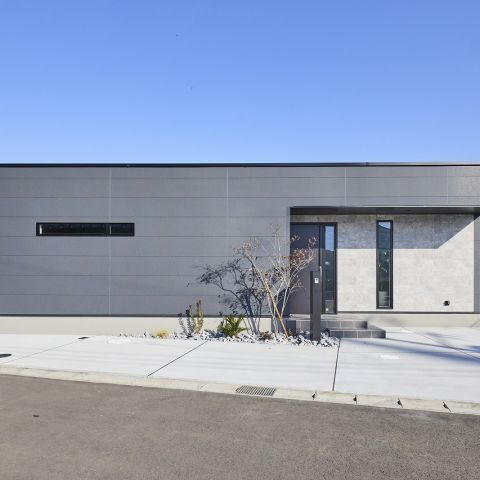 中庭のあるロの字の平屋