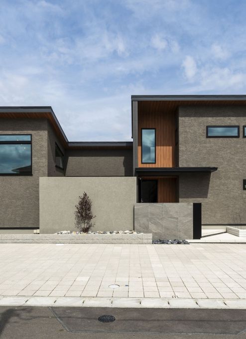 無彩色×木目が美しいホテルライクな住まい アイキャッチ画像