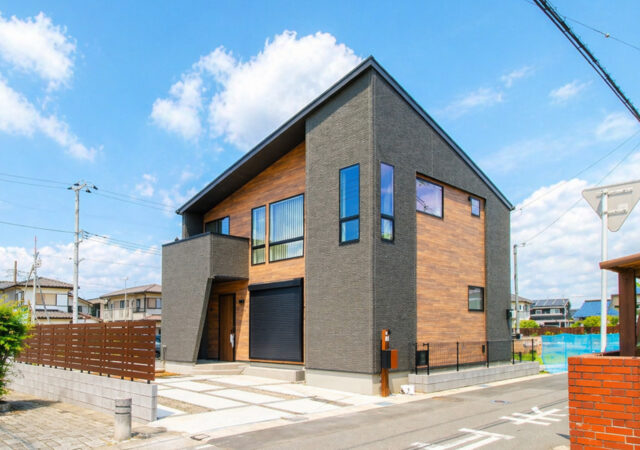 造作にこだわった中二階の家　