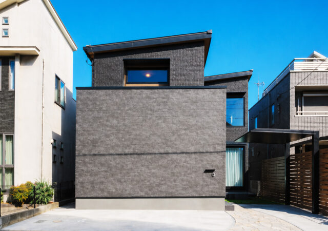 階段下アーチ収納のあるお住まい