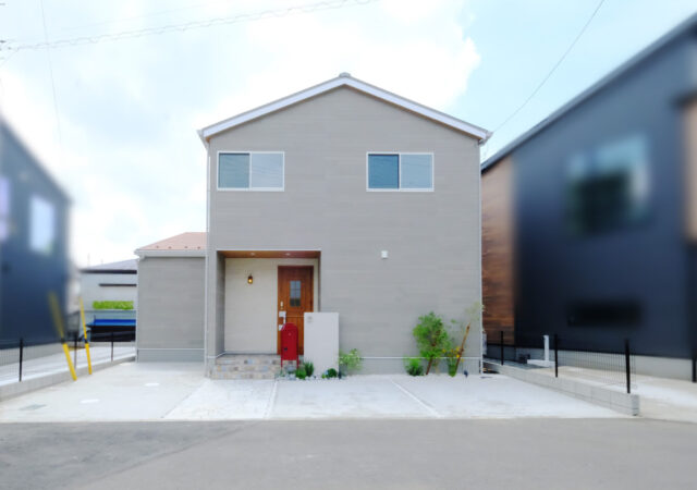 天井勾配ホワイトナチュラルな家